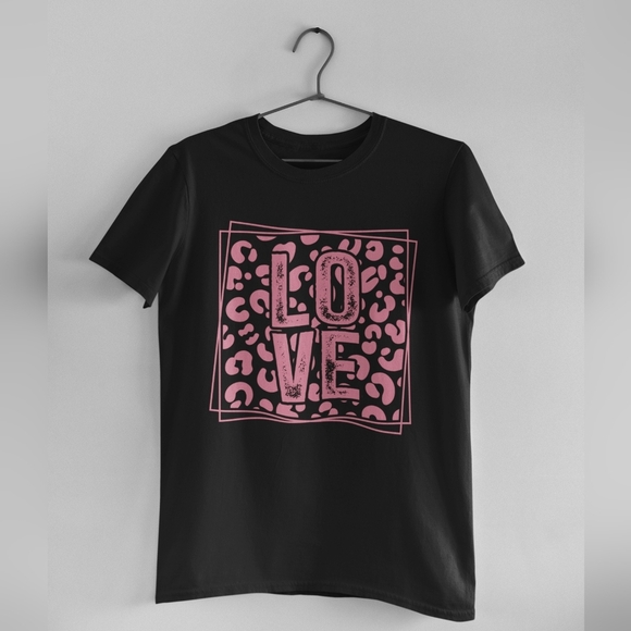 Nwt valentine's day  graphic tee - Picture 1 of 1